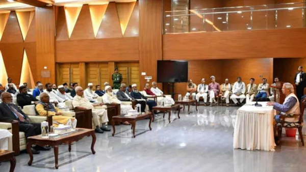 রাজনৈতিক দলের নেতাদের সঙ্গে বৈঠক করছেন প্রধান উপদেষ্টা