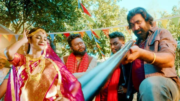 বিয়ের আসরে ডাকাত দলের সংগীত পরিবেশনা!