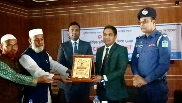 বর্ষসেরা প্রশাসকের সম্মাননা পেলেন ইউএনও জুয়েল আহমেদ