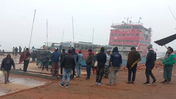 দৌলতদিয়া-পাটুরিয়া নৌরুটে ফেরি চলাচল বন্ধ