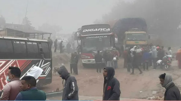 ঘন কুয়াশায় ফেরি চলাচল বন্ধ, পারাপারের অপেক্ষায় শত যানবাহন