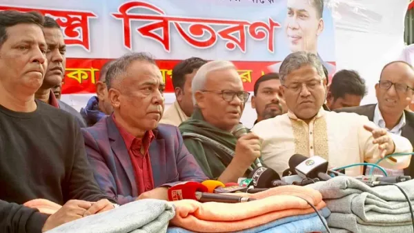 ‘প্রশাসনে হাসিনার পোকামাকড় রেখে দিলে দেশ এগিয়ে নেবেন কীভাবে?’