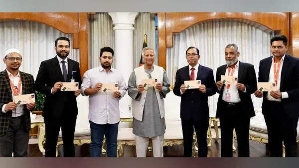 বিজয় দিবস উপলক্ষে স্মারক ডাকটিকিট অবমুক্ত করলেন প্রধান উপদেষ্টা 