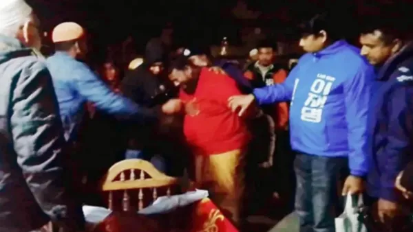 হাতকড়া পরে বাবার জানাজায় আওয়ামী লীগ কর্মী