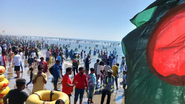 বিজয় দিবসে কক্সবাজারে পর্যটকের ঢল 