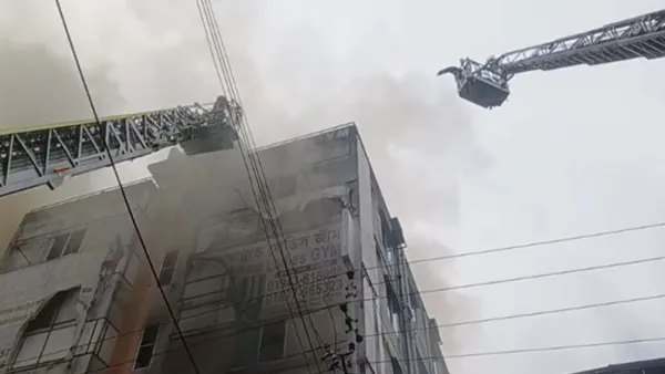 উত্তরায় রেস্তোরাঁর আগুন নিয়ন্ত্রণে, ৭ জনকে জীবিত উদ্ধার
