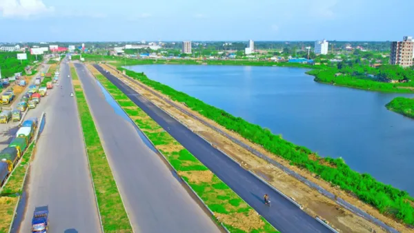 ৩০০ ফিট সড়কে প্রাইভেটকারের ধাক্কায় বুয়েট শিক্ষার্থী নিহত