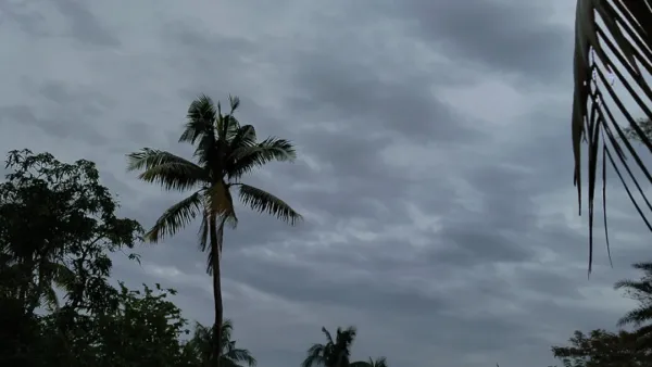 নিম্নচাপের প্রভাবে উপকূলে গুঁড়ি গুঁড়ি বৃষ্টি