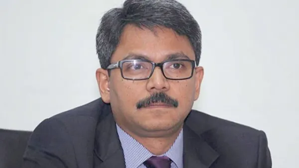 স্ত্রী-ছেলেসহ শাহরিয়ার আলমের দেশত্যাগে নিষেধাজ্ঞা