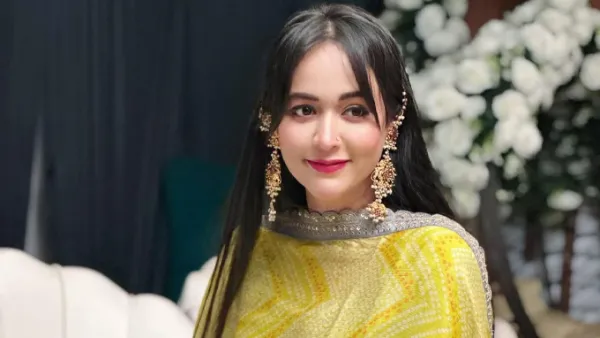 ভক্তদের কাছে ক্ষমা চাইলেন অহনা রহমান