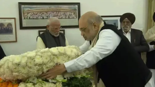 প্রয়াত মনমোহন সিংয়ের বাসভবনে মোদি, শনিবার শেষকৃত্য