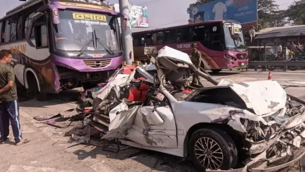 এক্সপ্রেসওয়ের টোল প্লাজায় বাসের ধাক্কা, নিহত বেড়ে ৬