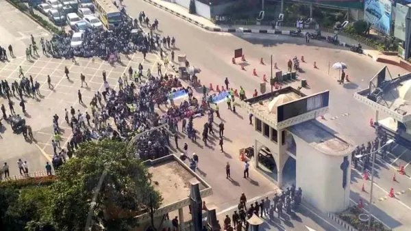 জাহাঙ্গীর গেটে চাকরিচ্যুত সেনা সদস্যদের অবস্থান, যে কারণ জানা গেল