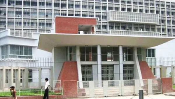 ছুটির দিনেও কারা ছিলেন সচিবালয়ে