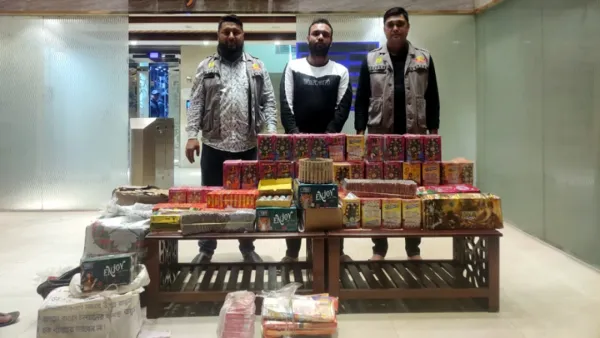 রাজধানীতে বিপুল আতশবাজি-পটকাসহ একজন গ্রেপ্তার