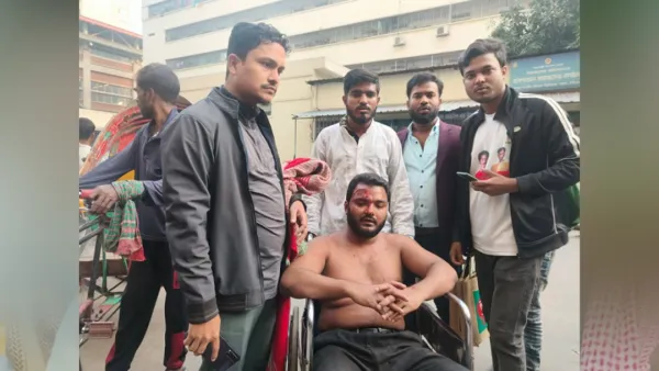 শহীদ মিনারে হামলায় রক্তাক্ত ফারুক হাসান 