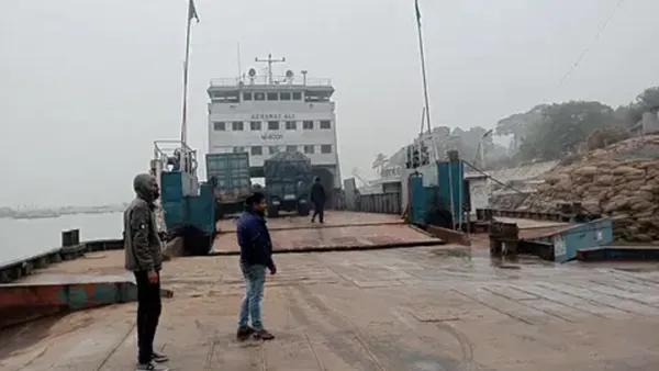 সাড়ে ৯ ঘণ্টা পর দৌলতদিয়া-পাটুরিয়ায় ফেরি চলাচল স্বাভাবিক
