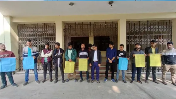 কুবিতে গুচ্ছ পদ্ধতি এবং পোষ্য কোটা বাতিলে অবস্থান কর্মসূচি