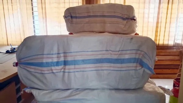 উপদেষ্টার অপেক্ষায় গুদামে পড়ে থাকা ত্রাণের কম্বল বিতরণের নির্দেশ