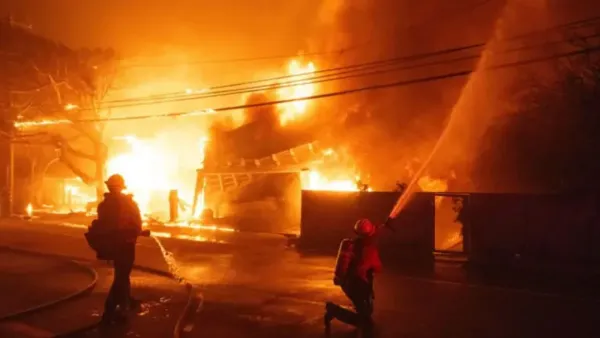 দাবানলে পুড়ছে লস অ্যাঞ্জেলেস, জরুরি অবস্থা জারি