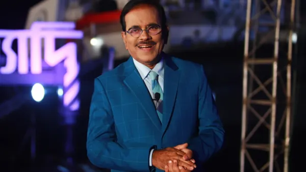 ‘ইত্যাদি’র শুটিংয়ে চেয়ার ছোড়াছুড়ি, যা জানালেন হানিফ সংকেত