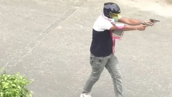 স্কুলশিক্ষকের মাথায় পিস্তল ঠেকিয়ে জমি দখল করেন যুবলীগ কর্মী রুবেল