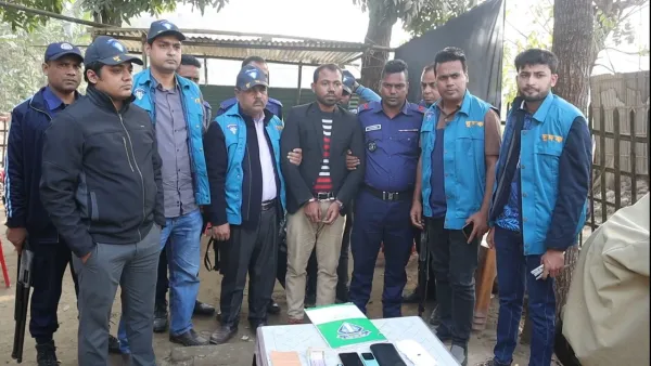 ঘুষ নেওয়ার সময় আটক পাসপোর্ট অফিসের কর্মকর্তা 