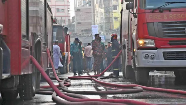 হাজারীবাগে ট্যানারি গুদামে লাগা আগুন নিয়ন্ত্রণে 