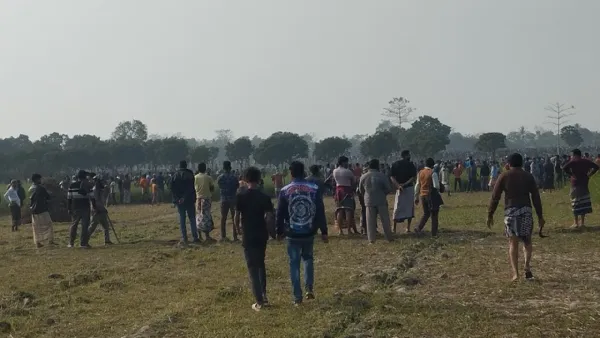 বাংলাদেশে ঢুকে পড়া ভারতীয়দের ধাওয়া স্থানীয়দের 