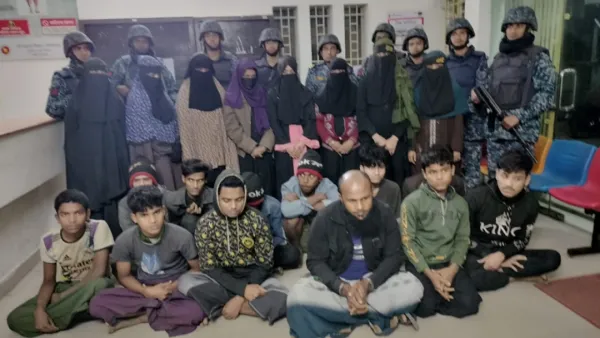 টেকনাফে ২ বাংলাদেশিসহ ১৯ রোহিঙ্গা উদ্ধার, দালাল আটক