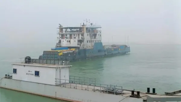 সাড়ে ৬ ঘণ্টা পর দৌলতদিয়া-পাটুরিয়া ফেরি চলাচল স্বাভাবিক