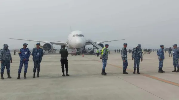 নিরাপদে নামল যাত্রীরা, চলছে তল্লাশি