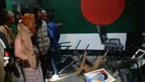 বারহাট্টায় ইউনিয়ন বিএনপির কার্যালয় ভাঙচুর ও লুটপাট 