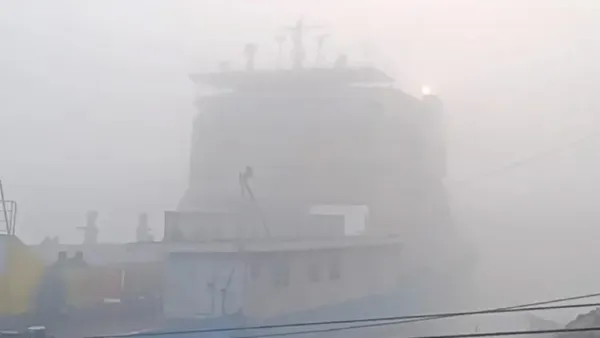 ঘন কুয়াশায় আজও দৌলতদিয়া-পাটুরিয়া নৌরুটে ফেরি চলাচল বন্ধ