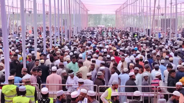 পটুয়াখালীতে আজহারীর মাহফিল শুরুর আগেই লোকে লোকারণ্য