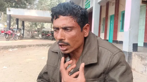 ঘুষের টাকা না দেওয়ায় ভ্যানচালকের মাথা ফাটানোর অভিযোগ