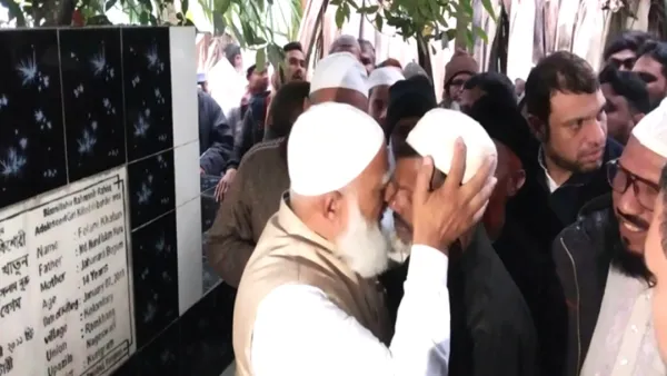 ফেলানীর বাবাকে বুকে জড়িয়ে নিলেন জামায়াত আমির