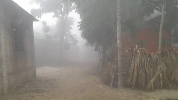 শীতে কাবু পঞ্চগড়ের মানুষ, বয়ে যাচ্ছে মৃদু শৈত্যপ্রবাহ