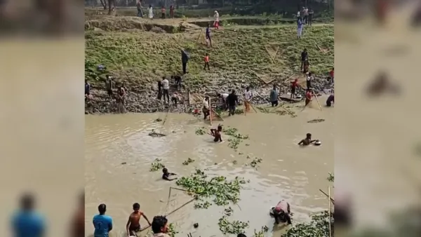 নলজুর নদীতে চলছে মাছ ধরা উৎসব