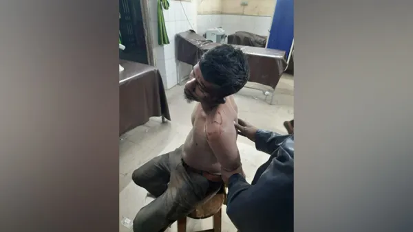 পুলিশ সঙ্গে গ্রামবাসীর সংঘর্ষ, আহত ৫