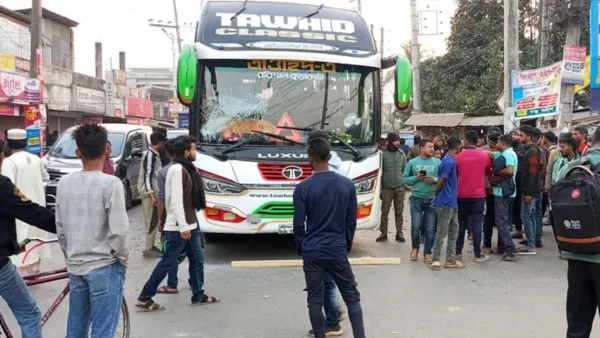 ১৩ ঘণ্টা পর বরিশাল থেকে বাস চলাচল শুরু