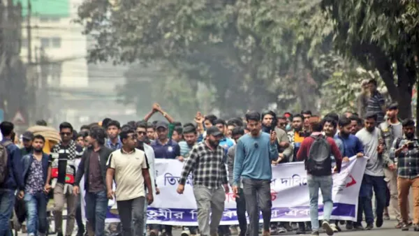 ৯ ঘণ্টা ধরে সড়কে তিতুমীর কলেজ শিক্ষার্থীরা