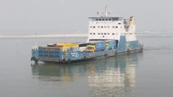 দৌলতদিয়া-পাটুরিয়া নৌরুটে ফেরি চলাচল স্বাভাবিক