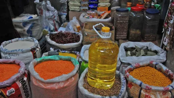 স্বস্তি নেই বাজারে, চাল-তেলে কৃত্রিম সংকট