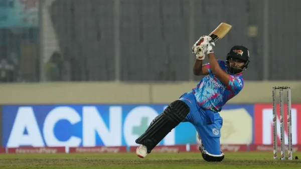 গুরুত্বপূর্ণ ম্যাচে ইমনের হাফ সেঞ্চুরি, শামীম ঝড়