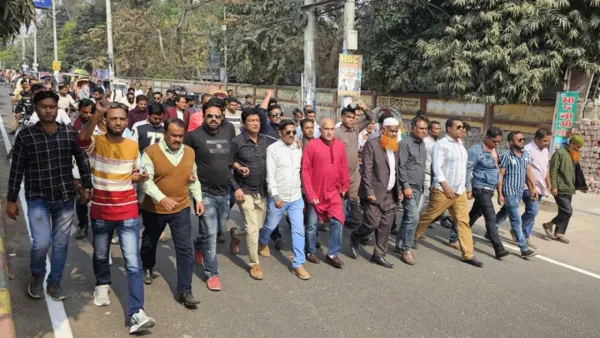 লিফলেট বিতরণ: বিএনপি নেতাদের ধাওয়ায় পালালেন আ.লীগ নেতা