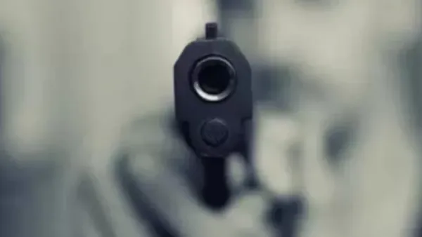 রাজধানীতে যুবককে মুখোশধারীদের গুলি 