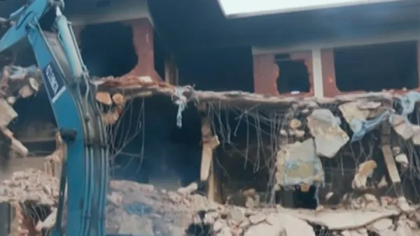 বিরতি দিয়ে আবারও ভাঙা হচ্ছে ধানমন্ডি ৩২ নম্বরের বাড়ি