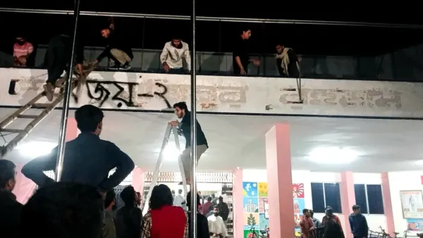 রাবিতে মুজিব পরিবারের নাম মুছে দিল আন্দোলনকারীরা