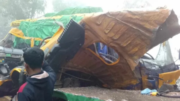 ঘন কুয়াশায় গোপালগঞ্জে চতুর্মুখী সংঘর্ষ, নিহত ১